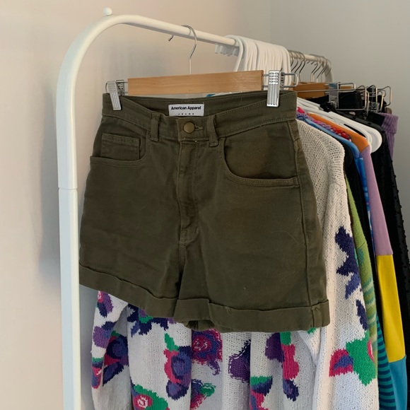 AA SHORTS 💚 - Picture 3 of 5